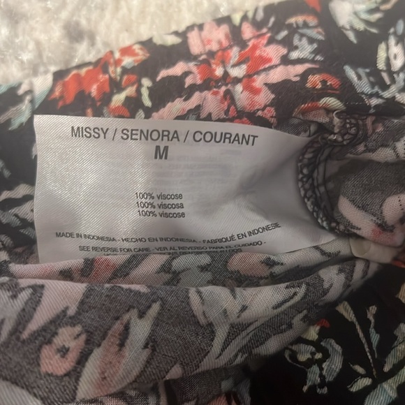 Jessica Simpson Floral Viscose Pants Size Medium - Picture 6 of 6